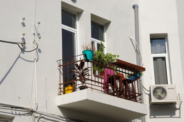 Zasłony na balkon – szybka metamorfoza balkonu
